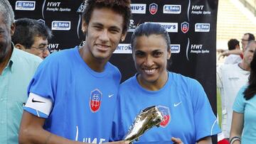 Bolsonaro la lía al denigrar a Marta frente a Neymar