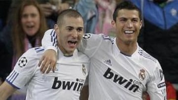 <b>ENTRE LOS DOS.</b> Benzema y Cristiano firmaron los goles contra el Auxerre.