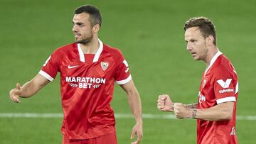 Jordán, junto a Rakitic.