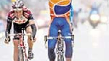 Erik Dekker batió a Ivan Basso.