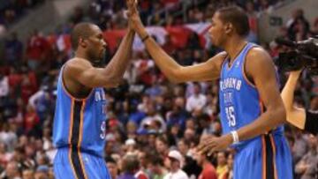 Serge Ibaka y Kevin Durant.