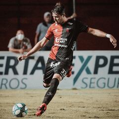 Espanyol y Galatasaray siguen al central Facundo Garcés