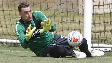 Franco Armani en el entrenamiento con Nacional. El argentino radica papeles para lograr la nacionalización