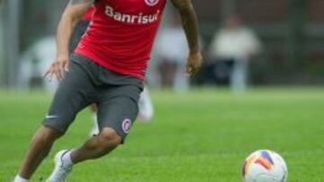 Charles Aránguiz deslumbró a su nuevo técnico en el primer partido de pretemporada.