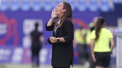 Mar&iacute;a Pry, entrenadora del Levante en la Semifinal Copa de la Reina 2020-2021 en el Estadio Municipal de Butarque