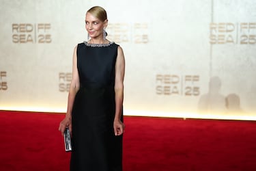 Uma Thurman posa en la alfombra roja del Red Sea International Film Festival (RSIFF) celebrado en Yeda.