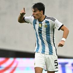 Redondo salva a Argentina