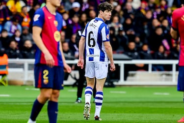 Aritz Elustondo se va expulsado.