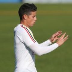 El regreso de James Rodríguez ilusiona en la difícil visita a Chile
