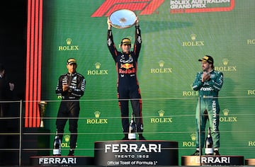 Hamilton, Verstappen y Alonso, en el podio de Australia.