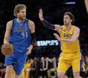 Los Lakers barren a Dallas pero siguen fuera de los playoffs