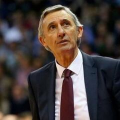 Svetislav Pesic seguirá un año más en el Barcelona