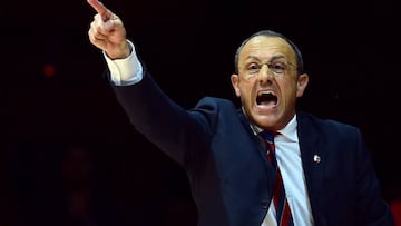 Ettore Messina, opci車n para los Hornets de Willy Hernang車mez