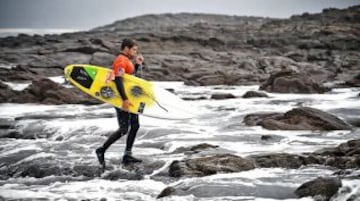 El Mundial de Surf Maui and Sons Arica Pro Tour 2015 , organizado por la Federación internacional de Surf, reune a 60 de los mejores raiders de todo el mundo. Ellos esperan domar la peligrosa ola “El Gringo” que rompe sobre las rocas, lo que la convierte en la competencia mas peligrosa en el circuito mundial.