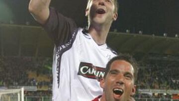 <strong>EUFORIA.</strong> El Glasgow Rangers celebró a la grande su pase a la final de la UEFA, donde se las verá con el Zenit, la gran sorpresa de la competición.