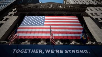 (FILES) In this file photo taken on May 26, 2020, the New York Stock Exchange (NYSE) at Wall Street in New York City. - Another 2.12 million people filed for unemployment in the US last week, pushing total layoffs since the start of the coronavirus crisi