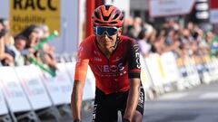 Egan Bernal seguirá en la Vuelta a Cataluña, pese a caída en la primera etapa.