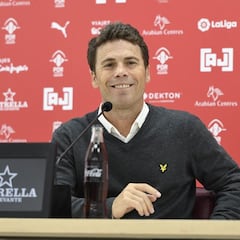 "Me siento muy feliz porque sé que hay gente feliz en Almería"