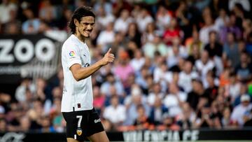 Edison Cavani of Valencia CF during Spanish La Liga match between Valencia CF and RCD Mallorca at Mestalla Stadium on October 22, 2022. (Photo by Jose Miguel Fernandez/NurPhoto via Getty Images)