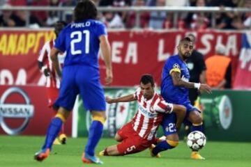 Arturo Vidal jugó los 90 minutos en Grecia.