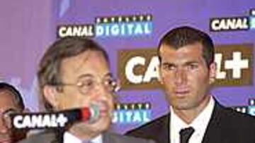 Florentino Pérez y Zidane en la presentación del francés como nuevo jugador del Real Madrid