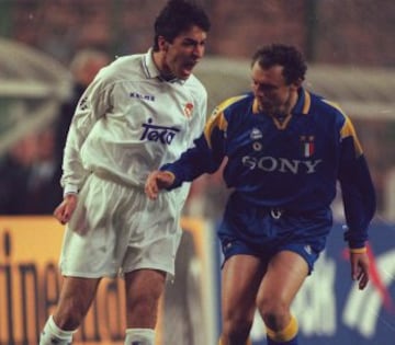 Raúl se encara a Pietro Verchowod en el Real Madrid-Juve de 1996.