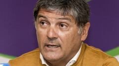 Toni Nadal, t&iacute;o y entrenador de Rafael Nadal, hoy durante la presentaci&oacute;n oficial del II Torneo WTA de Tenis, que se disputar&aacute; en junio de 2017 en las pistas de hierba de la localidad mallorquina de Santa Ponsa. 