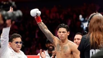 LAS VEGAS, NEVADA - FEBRUARY 21: Ryan Garcia reacts as he is introduced for a title fight against WBC welterweight champion Mario Barrios at T-Mobile Arena on February 21, 2026 in Las Vegas, Nevada. His father at trainer Henry Garcia is at left. Garcia took the title by unanimous decision. Steve Marcus/Getty Images/AFP (Photo by Steve Marcus / GETTY IMAGES NORTH AMERICA / Getty Images via AFP)