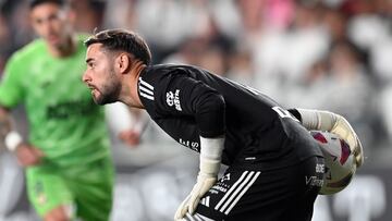 Caro solo tuvo que intervenir en dos ocasiones ante uno de los 'gallitos' de la categoría... pero vaya dos paradas. En la primera, le sacó un buen pie a disparo de Sylla; y en la segunda hizo una de las intervenciones de la temporada, con un paradón a remate de Juric.