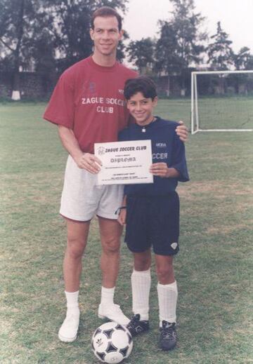 El ex futbolista popularmente recordado con Selección mexicana, América, Necaxa y Atlante, es dueño de un centro de formación futbolística llamado ‘Zague Soccer Club’, el cual se encuentra al sur de la Ciudad de México y que lleva más de 20 años de operación.