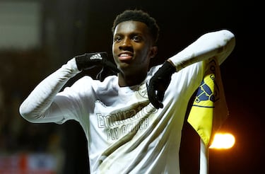 Why did Arsenal wear a white kit against Liverpool in the FA Cup?