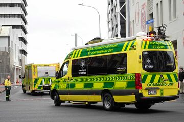 La polic¨ªa ha reportado la muerte de tres personas y otras seis fueron heridas. El autor de los hechos ha fallecido en el acto.