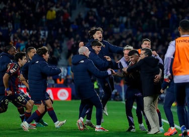 Matturro responde en el campo al respaldo de Luís Castro