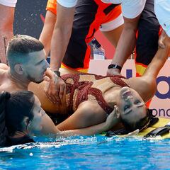 Rescatan a la nadadora de EEUU al desmayarse en el agua