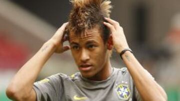 Neymar durante una de sus convocatorias con la selecci&oacute;n brasile&ntilde;a de f&uacute;tbol.