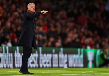 José Mourinho refuses to provide United's team news to club TV channel MUTV