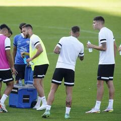 El Málaga anuncia seis positivos en el primer equipo