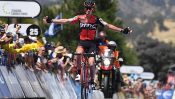 El corredor australiano Richie Porte del equipo BMC Racing celebra su victoria en Paracombe durante la segunda etapa del Tour Down Under.