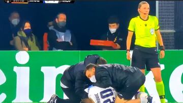 Captan el momento en el que llega la pizza al estadio en el partido del Hoffenheim