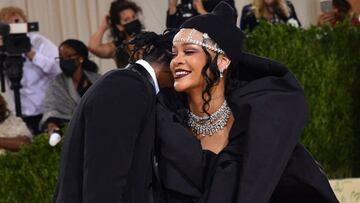 En su s&eacute;ptima aparici&oacute;n en Met Gala, Rihanna no decepcion&oacute;. La estrella cerr&oacute; la alfombra roja con un impresionante look personalizado de Balenciaga.