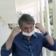 ¡Bolsonaro se sacó la mascarilla ante los periodistas tras dar positivo por Covid-19!