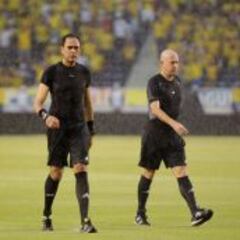 Conmebol define los árbitros para final Santa Fe-Huracán