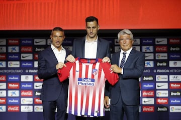 Kalinic, 14,5M€, 30 Milan. Se le fich¨® para ser un tercer delantero de garant¨ªas. Pero fue un fiasco. Apenas cuatro goles, dos en LaLiga. No seguir¨¢.