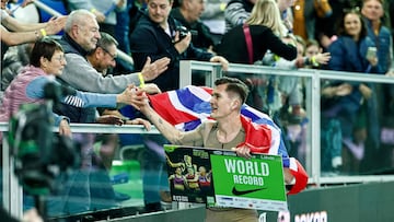 Jakob Ingebrigtsen, tras batir el récord del mundo.