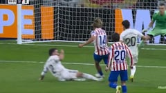 La explicación reglamentaria de Iturralde sobre por qué no es penalti de Carvajal a Llorente