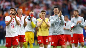 Robert Lewandowski y sus compañeros de Polonia.