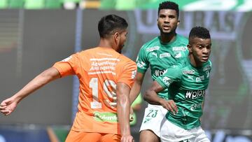 Deportivo Cali golea a Envigado 3-0 en Palmaseca con gran actuaci&oacute;n de Jhon V&aacute;squez y Deiber Caicedo. Los de Alfredo Arias son candidatos al t&iacute;tulo