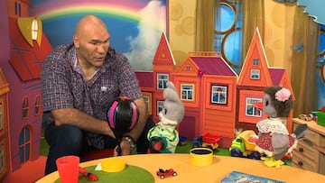 Valuev, en labores de presentador del programa infantil.
