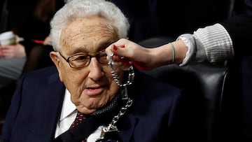 FILE PHOTO: A Code Pink demonstrator dangles a set of handcuffs in front of former United States Secretary of State Henry Kissinger at the Armed Services Committee on global challenges and U.S. national security strategy on Capitol Hill in Washington, U.S. January 29, 2015. REUTERS/Gary Cameron/File Photo