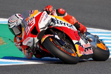 Repsol Honda Team rider Marc Marquez of Spain rides his motorcycle during the MotoGP class race at the Japanese Grand Prix in Motegi, Tochigi prefecture on September 25, 2022. (Photo by Toshifumi KITAMURA / AFP)